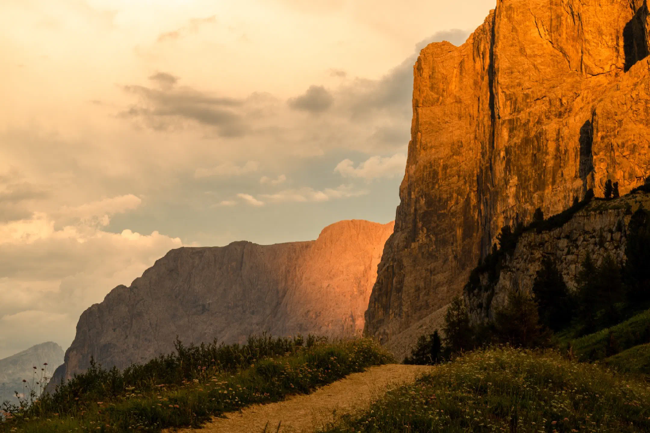 Sellaronda glowing