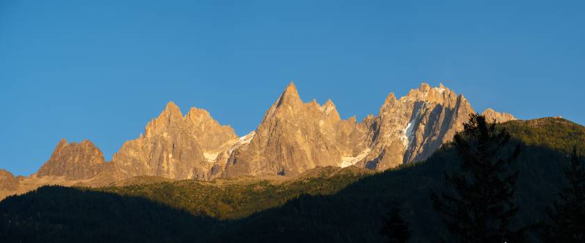 Aiguille des Grands Charmoz | 1/320s * f4 * ISO 100 * 78mm - FE 24-105mm F4 G OSS - Sony α7 IV Aiguille des Grands Charmoz
