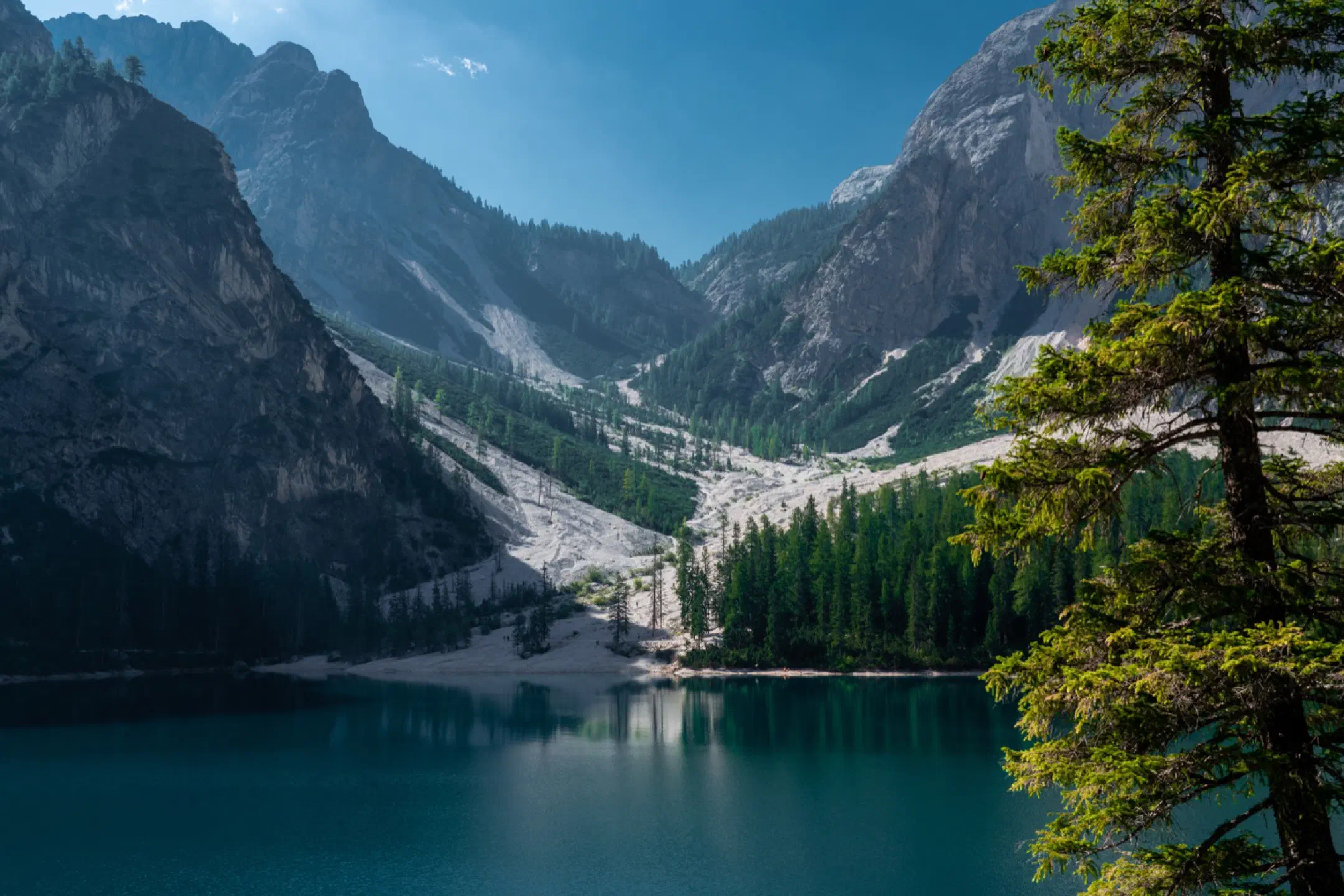 Trail around Pragser Wildsee