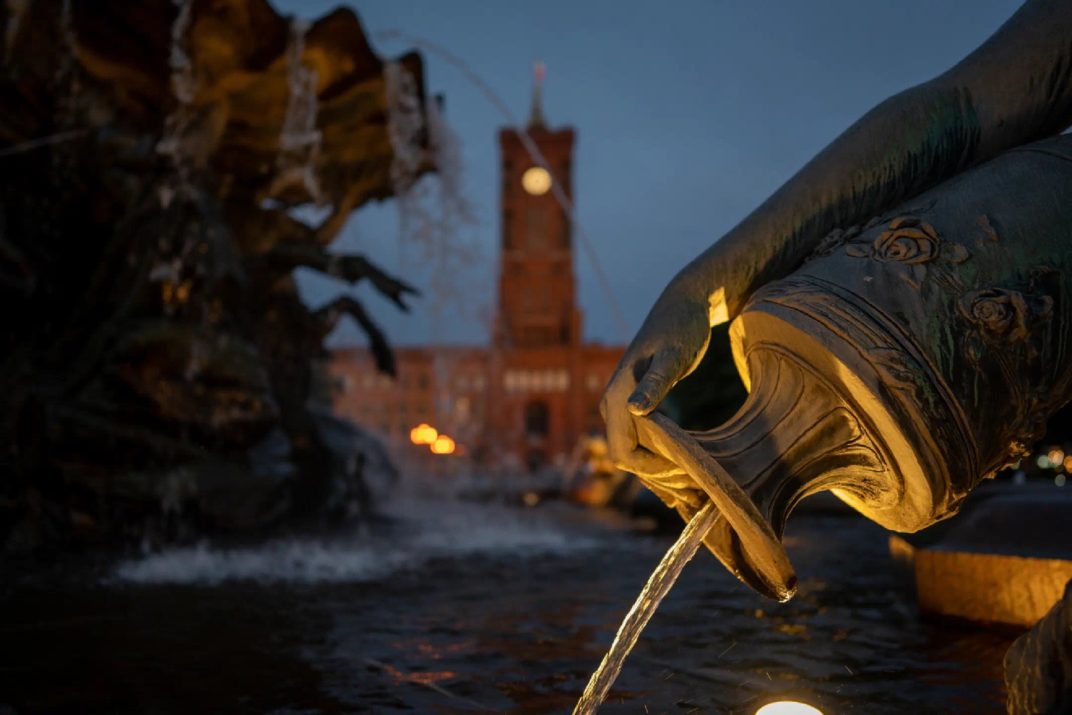 Neptunbrunnen and City Hall