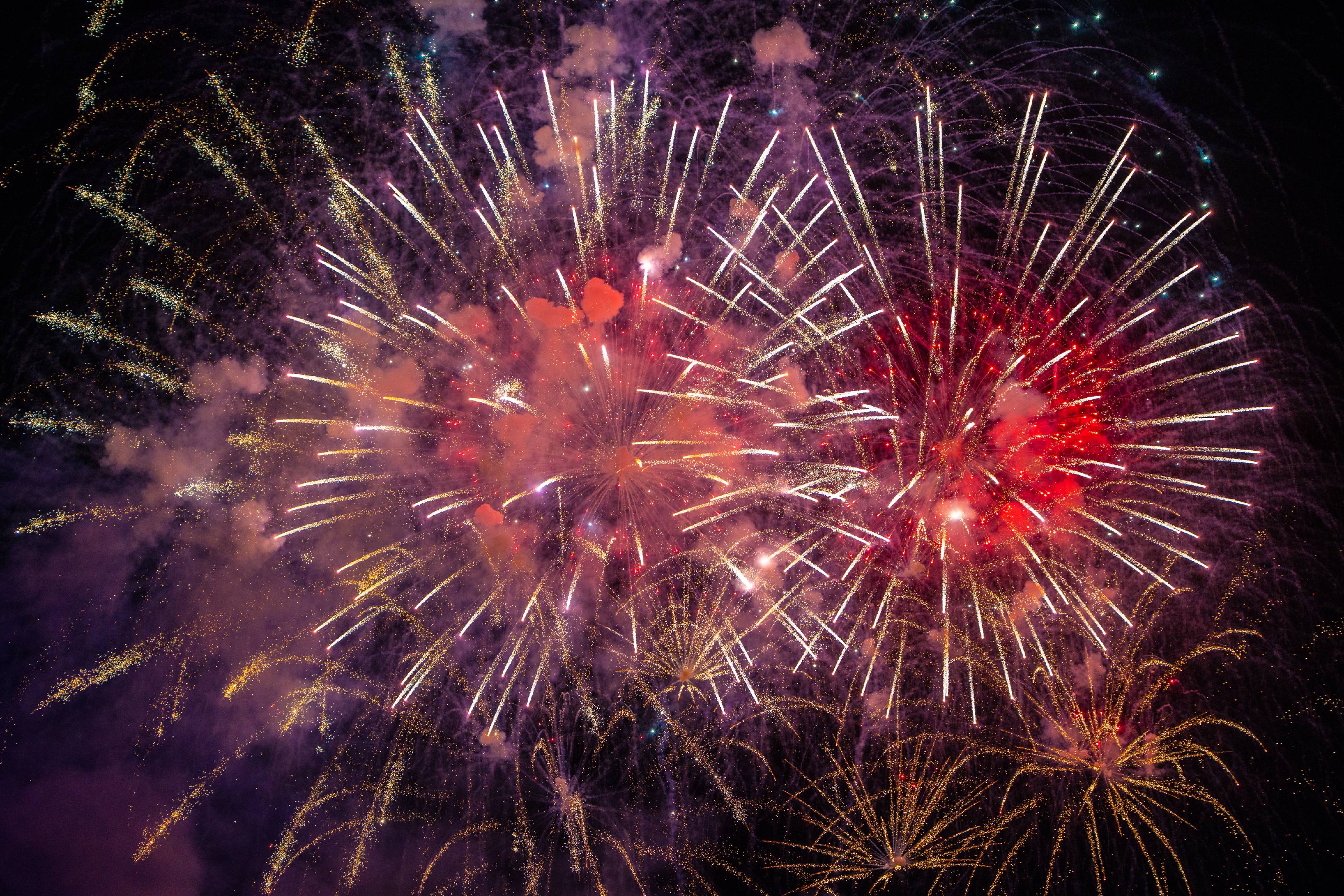 Happy New Year | 1/250s * f2 * ISO 800 * 135mm - SAMYANG AF 135mm F1.8 - Sony α7R V Happy New Year